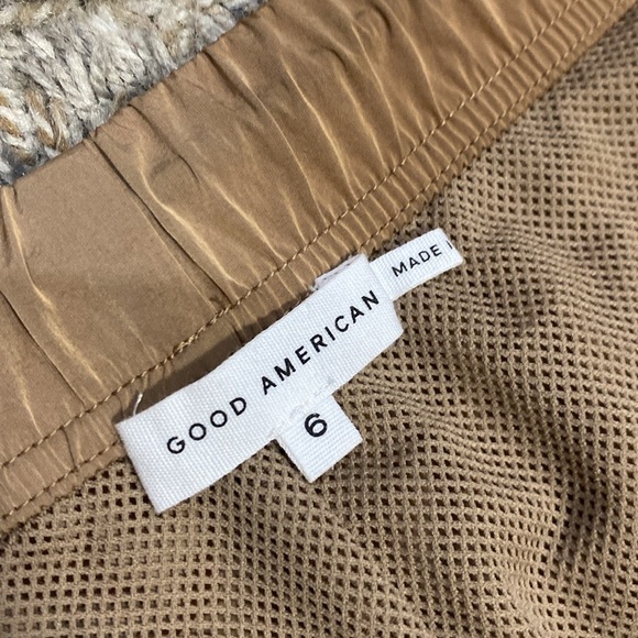 Nwt Good American Shine Boyfriend Cargo Pant in putty, size 6(3X) - Picture 8 of 16